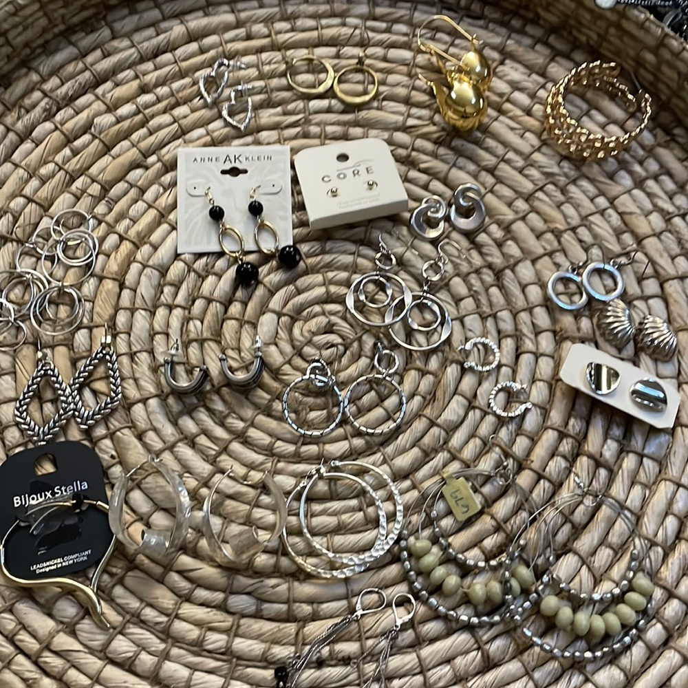 23 pairs of costume jewelry earrings gold and silver tone
